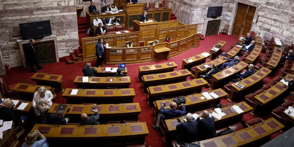 Κορυφώνεται η «μάχη» στην Βουλή για την πρόταση μομφής -Δείτε ζωντανά